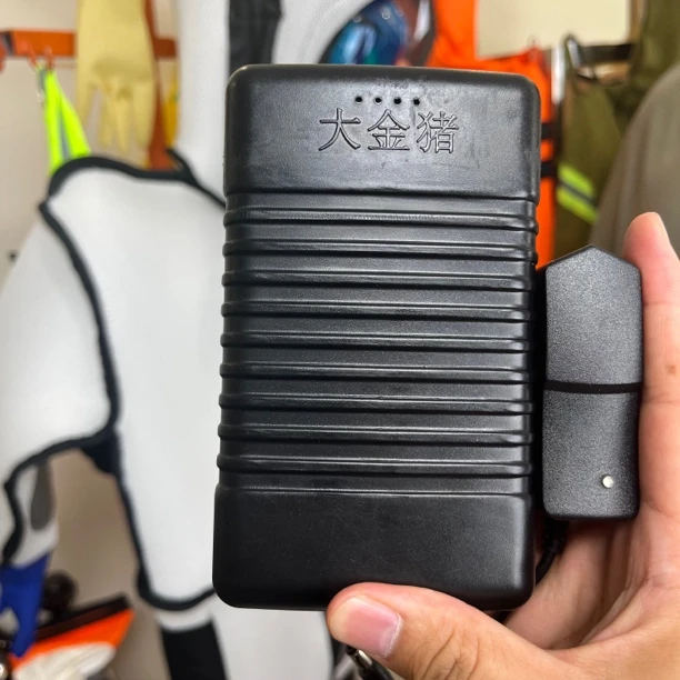 20000毫安锂电池送冲电器