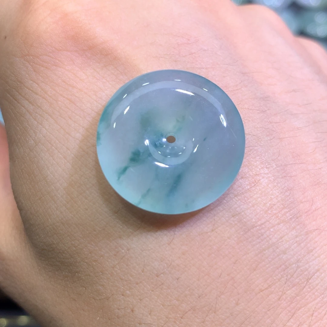 翡翠颈饰未镶嵌平安扣