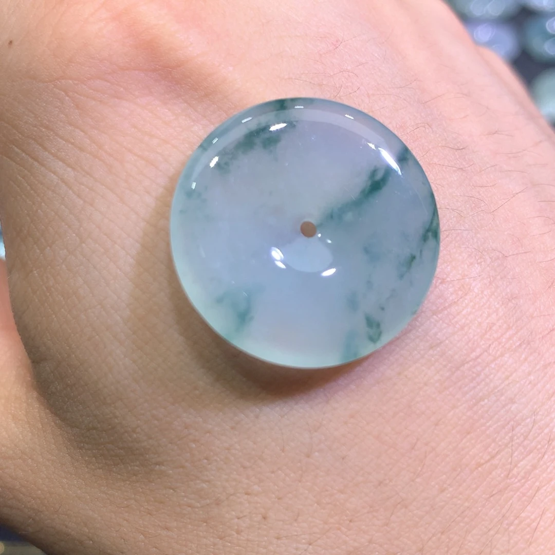 翡翠颈饰未镶嵌平安扣