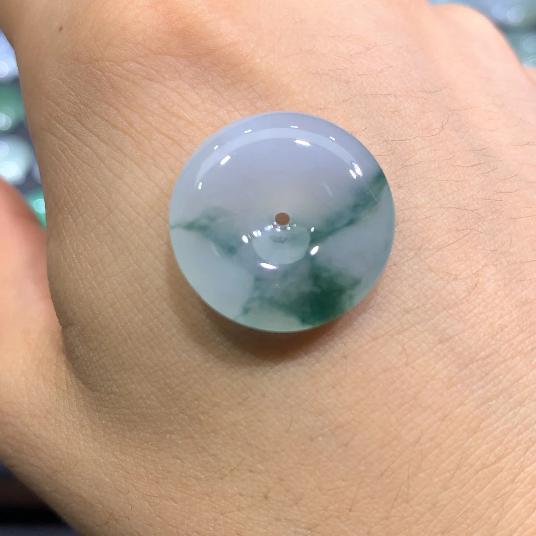 翡翠颈饰未镶嵌平安扣