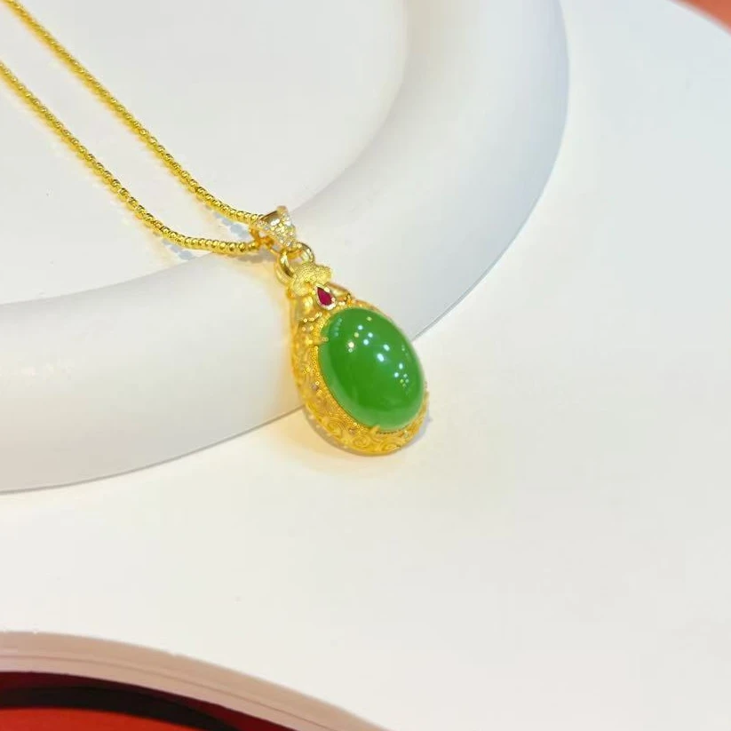 【红娘子】18K金镶嵌10*14mm和田玉苹果绿旦面HNZ6067