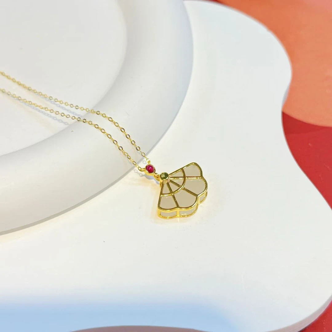 【红娘子】18K金镶嵌高货白玉小裙子小扇子HNZ7818