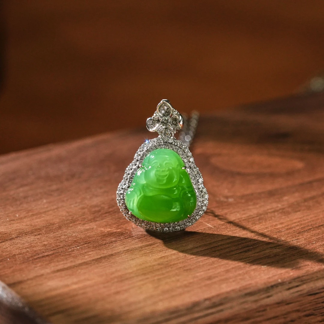 18K金镶嵌16mm和田玉苹果绿佛HNZ4180