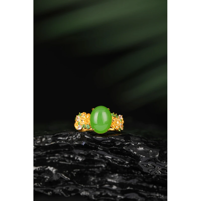 【4周年】18K金繁花镶嵌8*10mm和田玉苹果绿旦面戒指HNZ7143