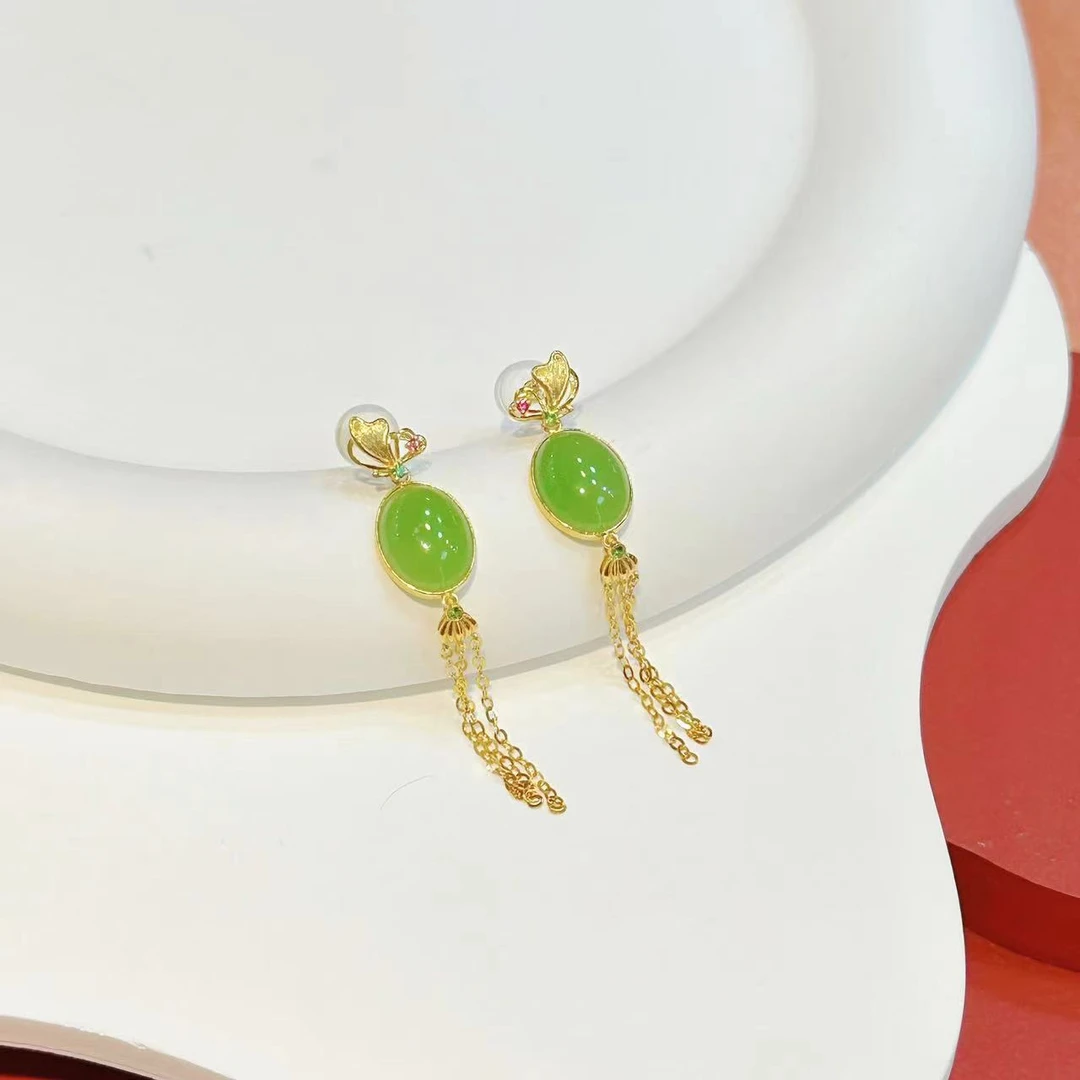 18K金蝴蝶镶嵌8*10mm和田玉苹果绿旦面流苏耳针HNZ6683