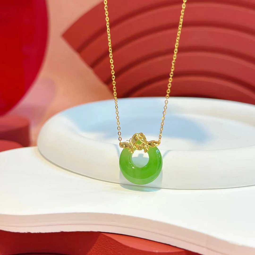 【红娘子】18K金双蝴蝶镶嵌18mm和田玉苹果绿公主扣套链HNZ7288