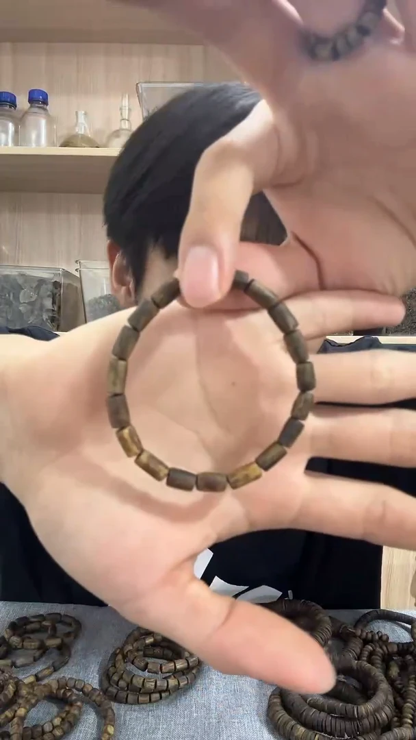 【闪购商品】沉香手串卡05乌身桶珠单圈 多样性发其一