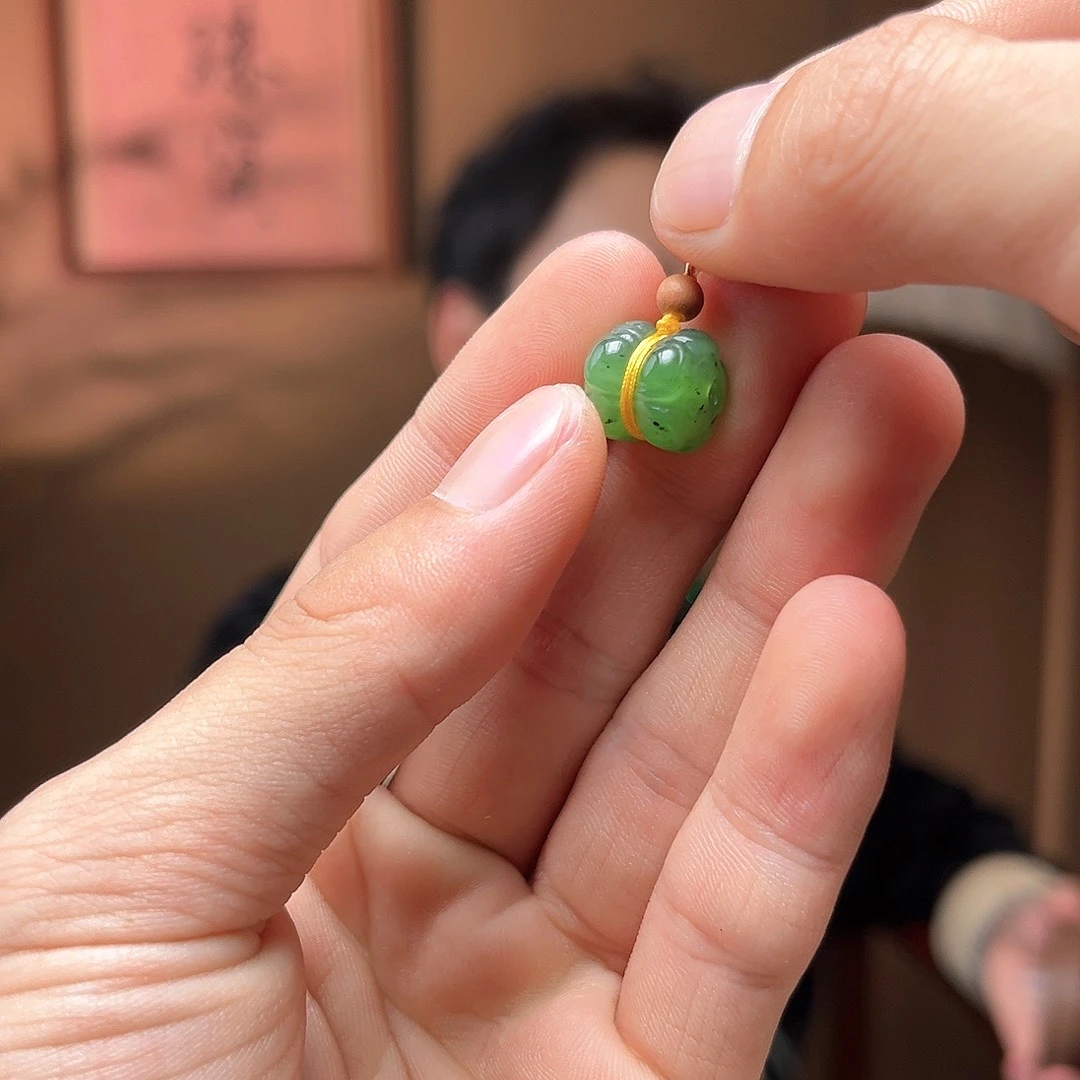 和田玉吊坠(不含链)未镶嵌乌兰海碧玉并蒂莲多样性发货