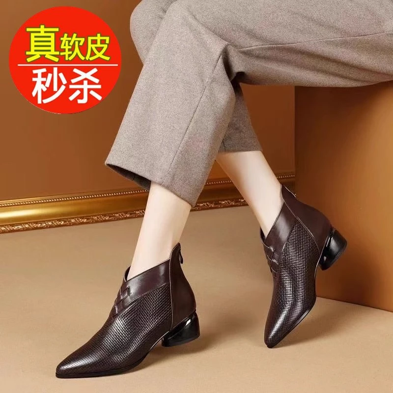 品牌断码真皮粗跟短靴女2024新款秋冬单靴尖头低跟裸靴加绒马丁靴