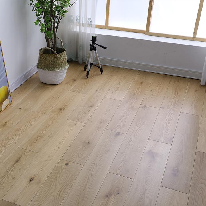 实木地板原木家用奶油风