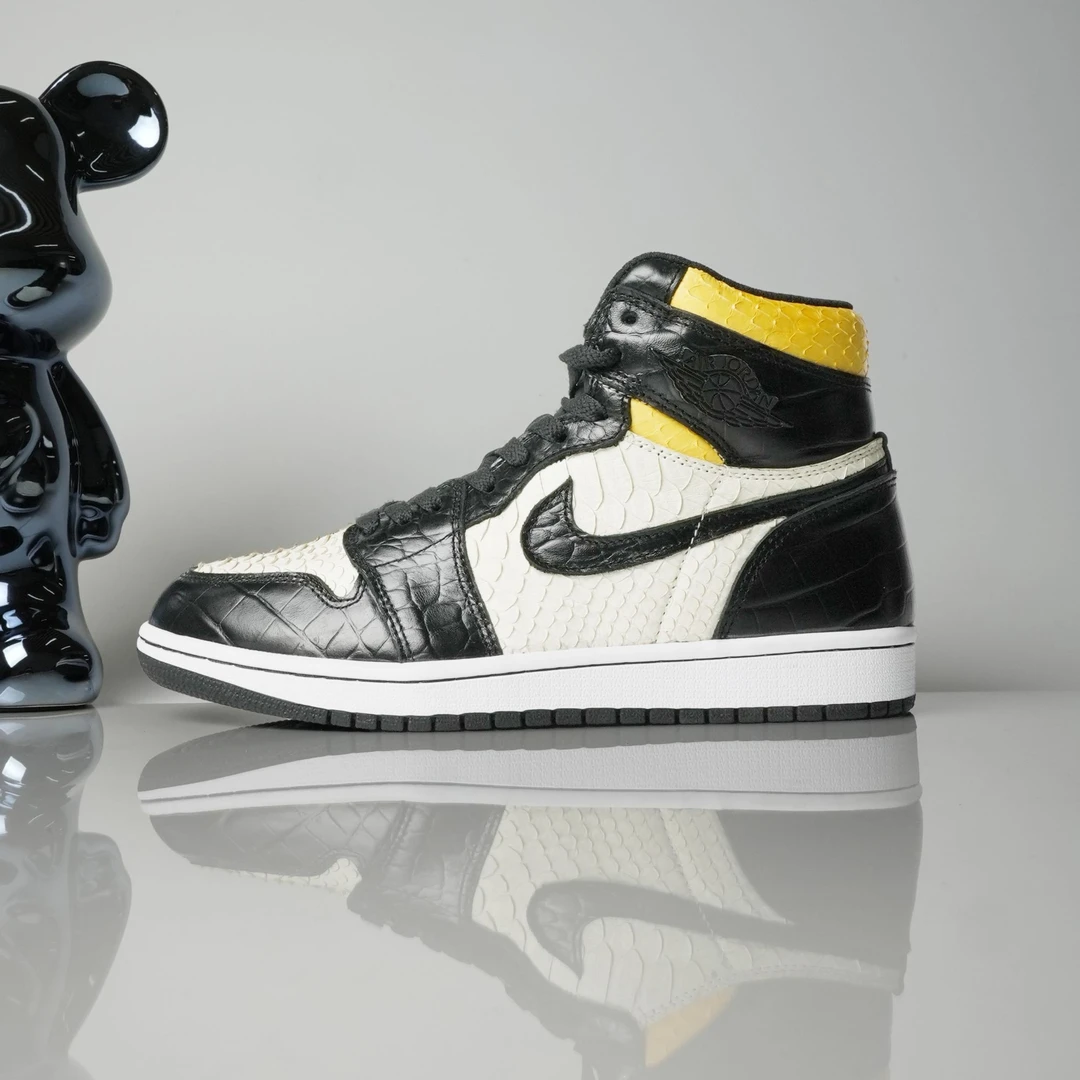 【Nike/耐克】Air Jordan1黑金高帮进口蟒蛇牛皮压纹潮鞋