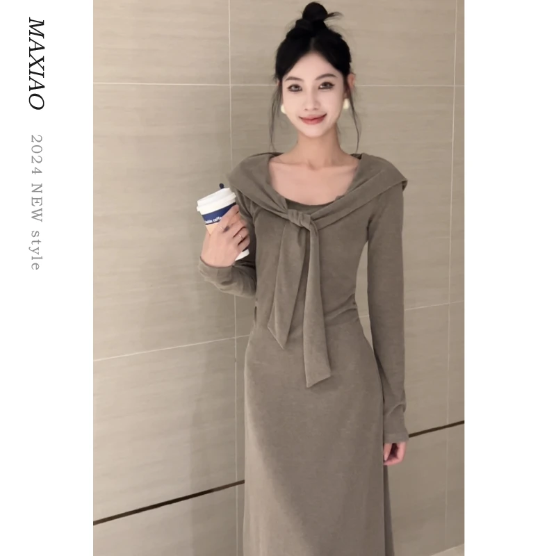 MAXIAO秋天层次感披肩显瘦设计感慵懒修身长袖针织收腰连衣裙