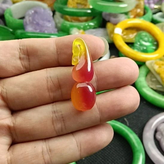 翡翠颈饰未镶嵌秋*