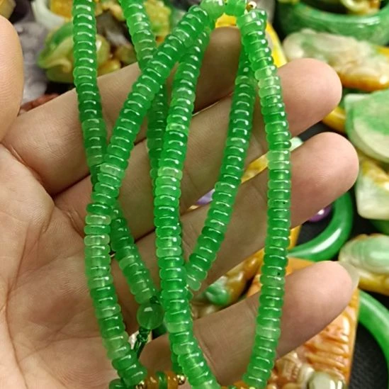 翡翠颈饰未镶嵌翡翠