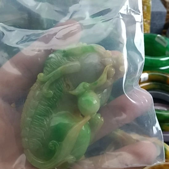 翡翠颈饰未镶嵌清***q
