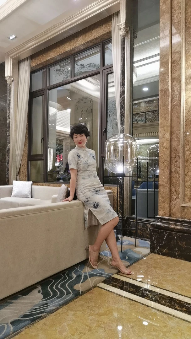 中外贸易港水墨国风旗袍白灰极简优雅气质珍珠显高显瘦