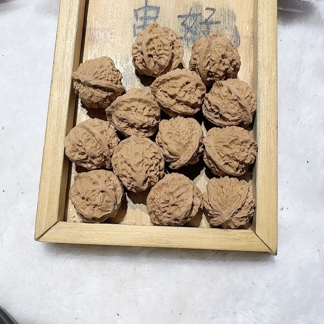 核桃核雕108号边25肚27高25