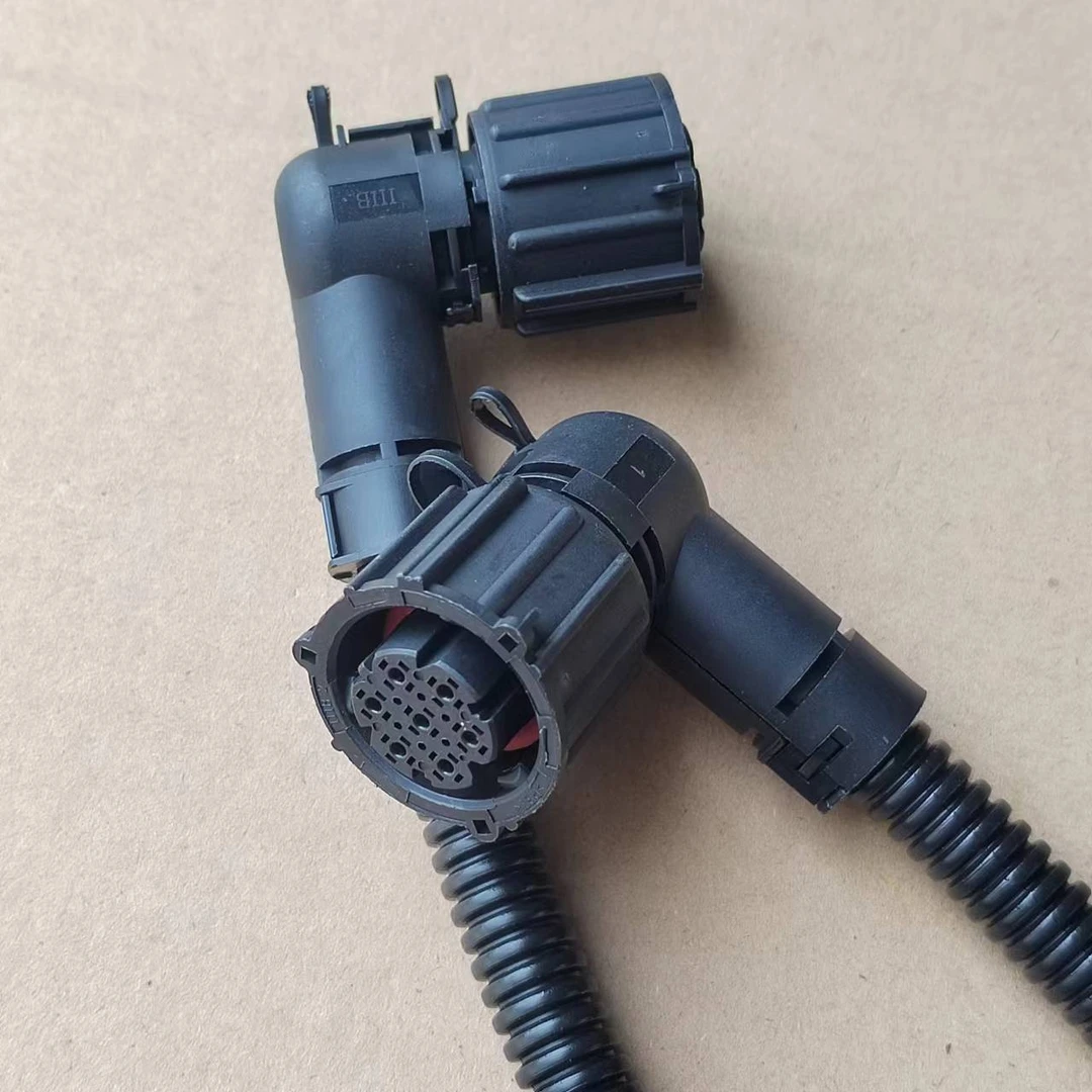 适用于汕德卡前大灯雾灯插头接头插座C7H前照灯前组合灯灯座重汽