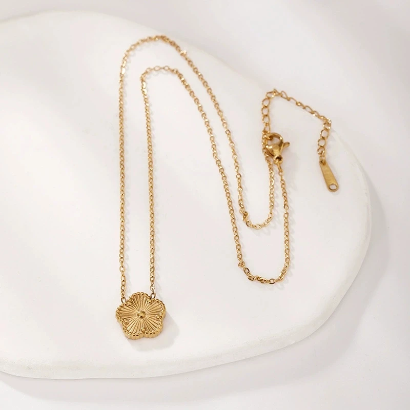 钛钢项链 镭射五叶花气质个性极简风项链女锁骨链