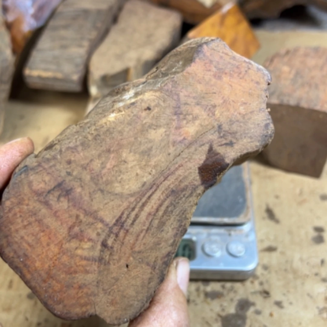 【闪购商品】木头L***i黄花梨木料