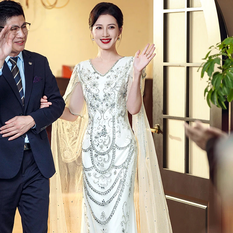 结婚妈妈婚宴礼服高贵年轻2024新款秋季高端轻奢气质主持人晚礼服