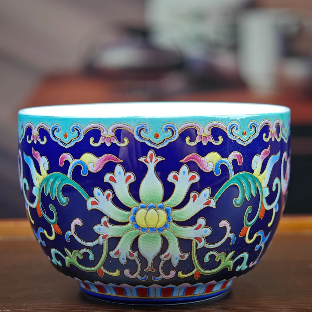 珐琅彩缠枝莲主人杯 蓝A92