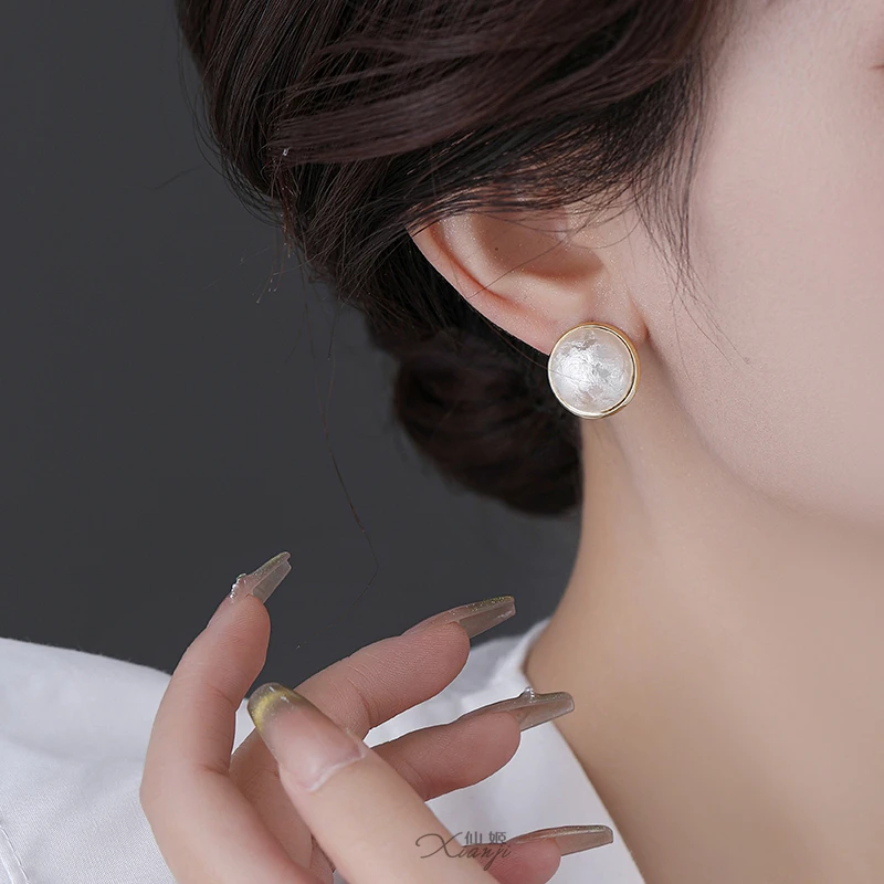 铜合金耳饰 06898 法式轻奢圆珠耳钉气质小香赫本风洋气优雅耳饰