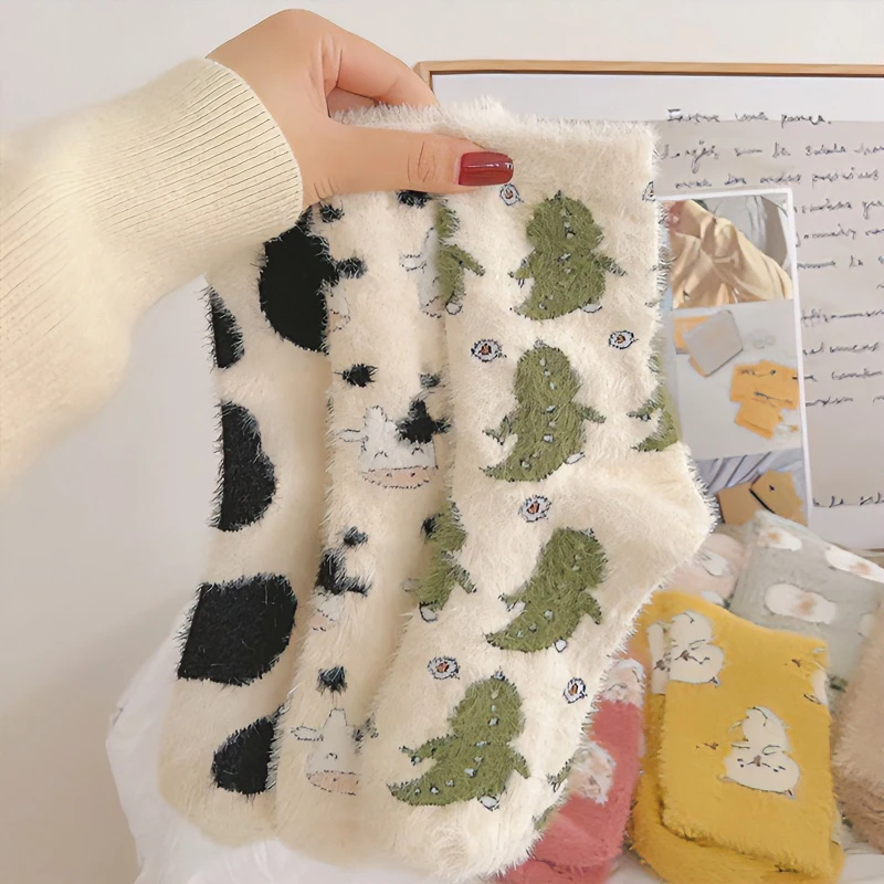 秋冬保暖百搭绒袜子女奶牛中筒袜珊瑚绒居家睡眠卡通月子袜地板袜