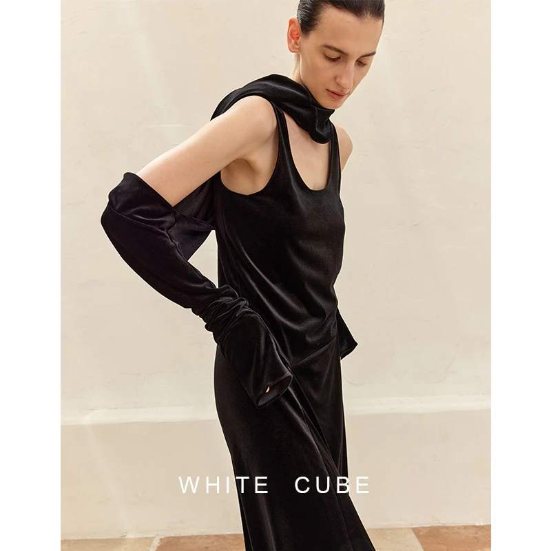 whitecube进口立体丰盈绒感丝绒双肩背心侧开叉连衣长裙+披肩袖套