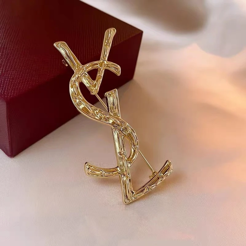 锌合金胸针 胸针女2024年新款潮小众感精致胸花别针毛衣西装配饰