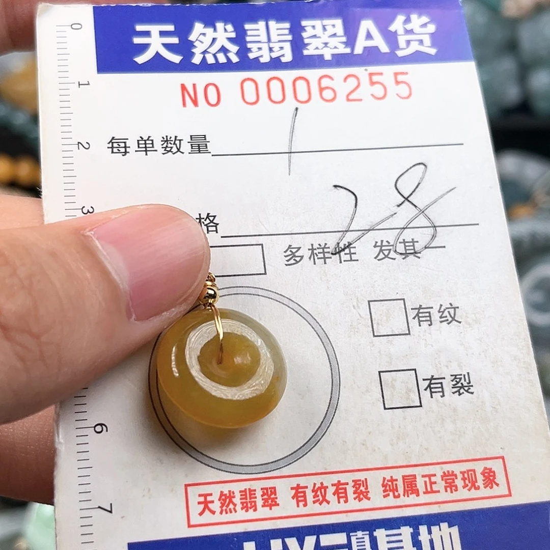 翡翠颈饰未镶嵌天然翡翠A货多样性发其中一件