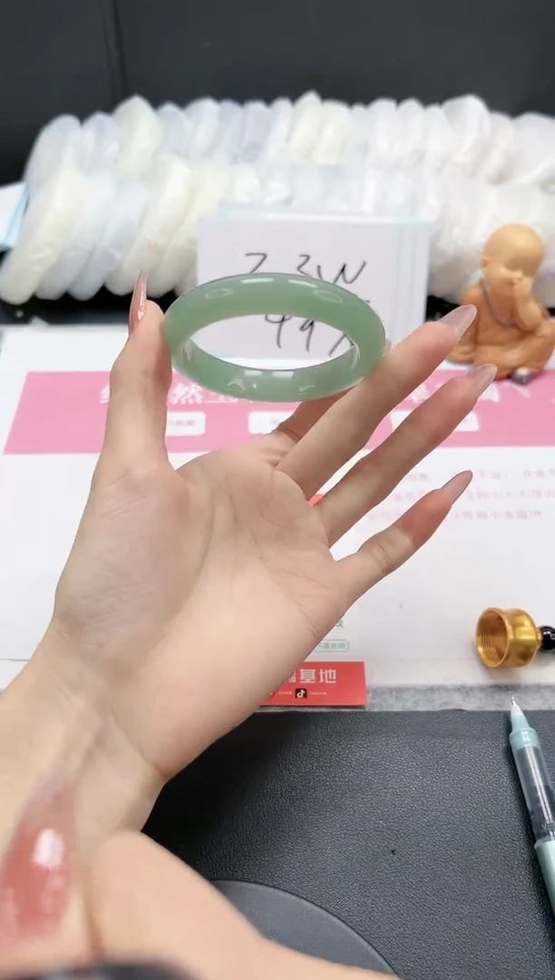 【闪购商品】石英质玉手镯未镶嵌A244-52.8