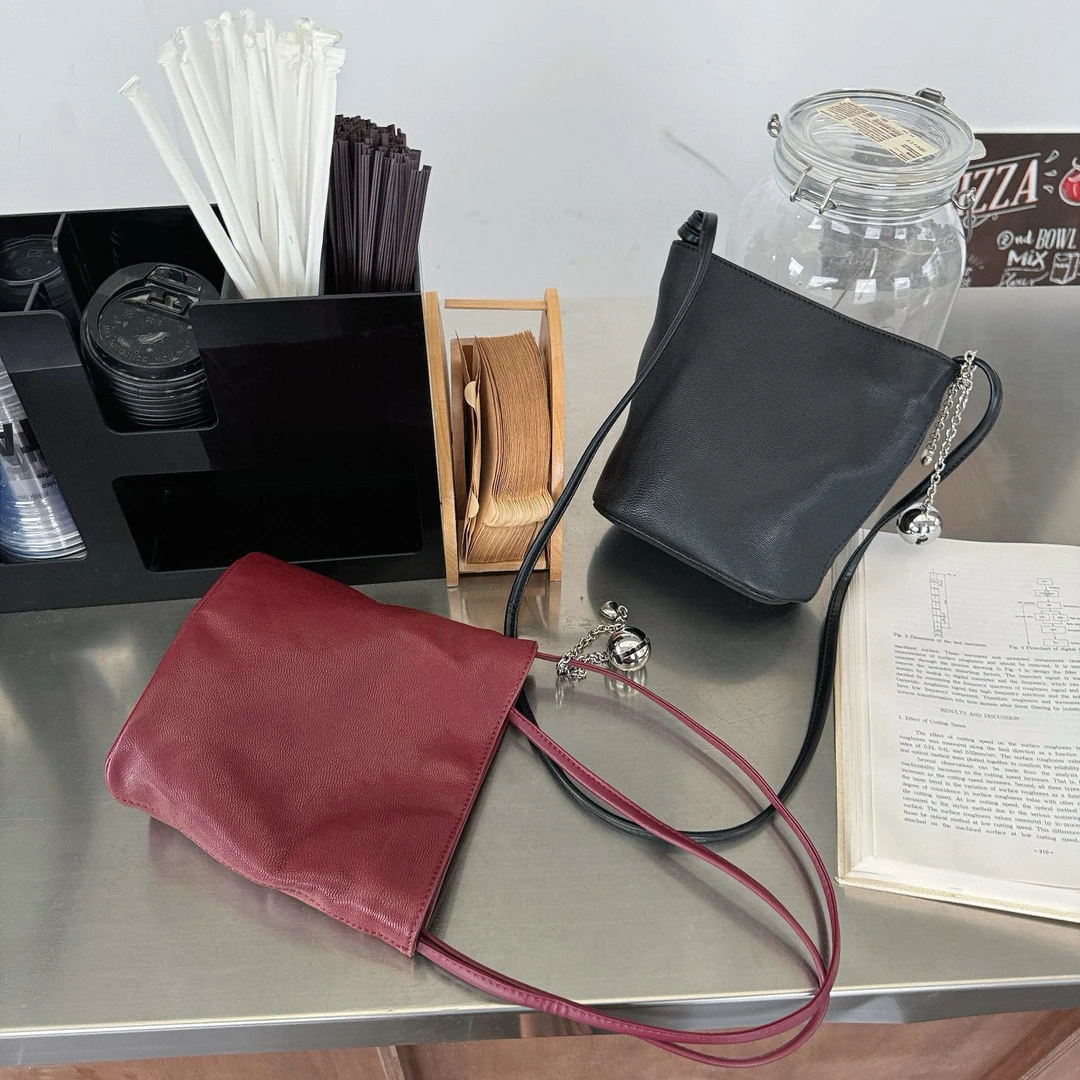 植鞣羊皮小水桶真皮单肩包斜挎包腋下包文艺风设计师小众轻奢品