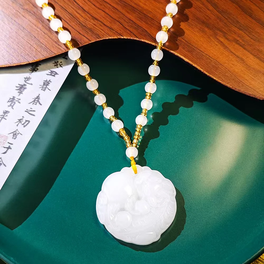 【招财貔貅】国风琉璃 纯白玻璃貔貅抱球民族风平安扣坠链