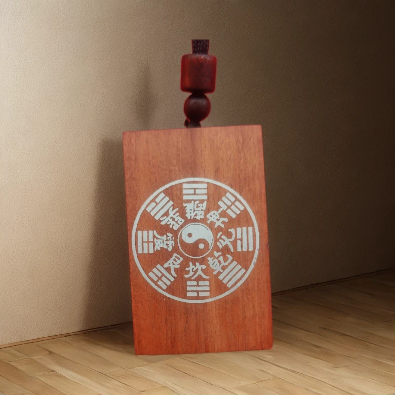 雷击枣木镶银吊坠尺寸5*3*1厘米。山花鬼钱+八卦图