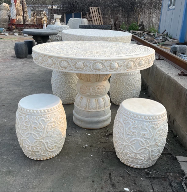 缠枝莲石桌，一桌四凳，汉白玉，直径1米高70厘米