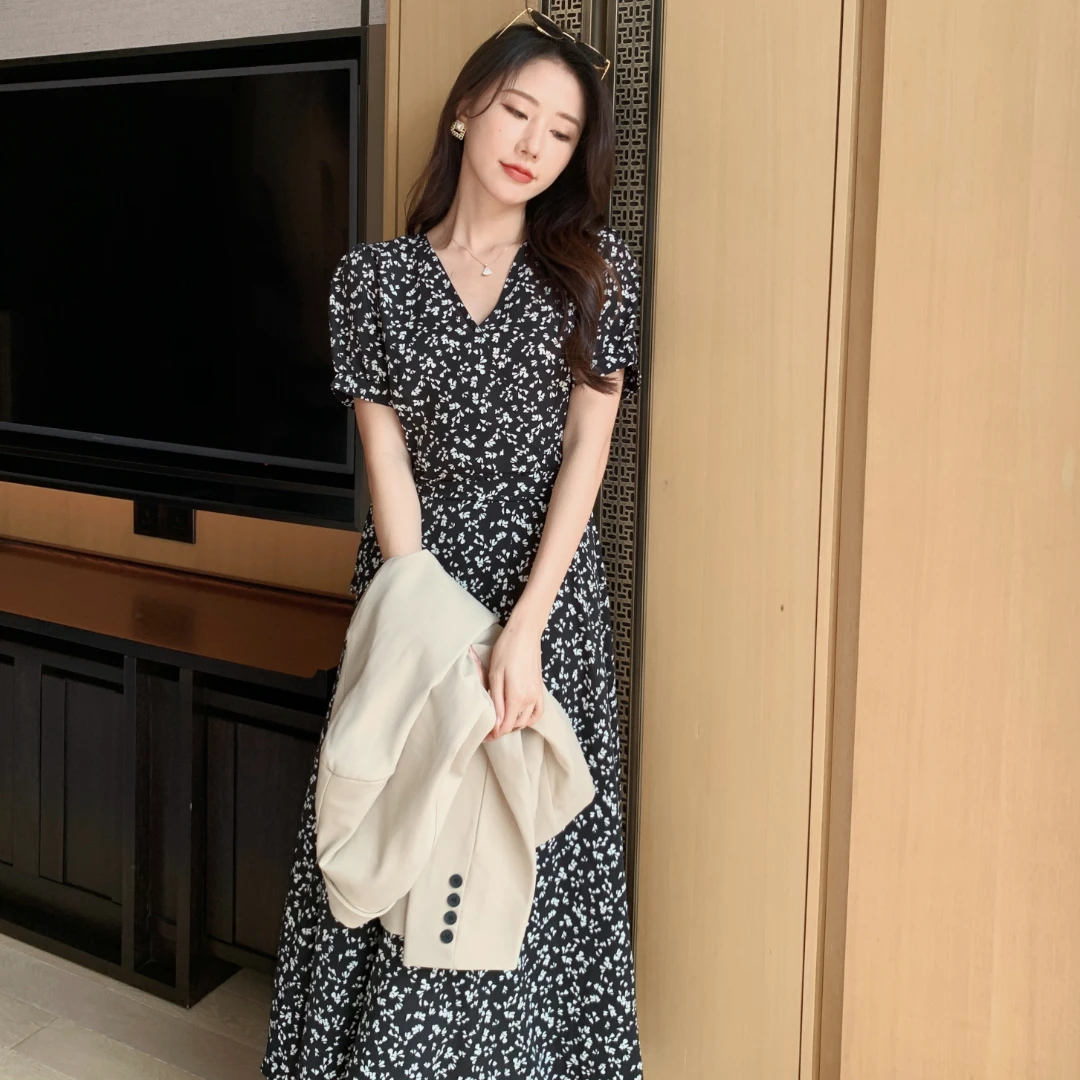 666#法式小众赫本风碎花连衣裙女2025年夏季新款高级感通勤风长裙