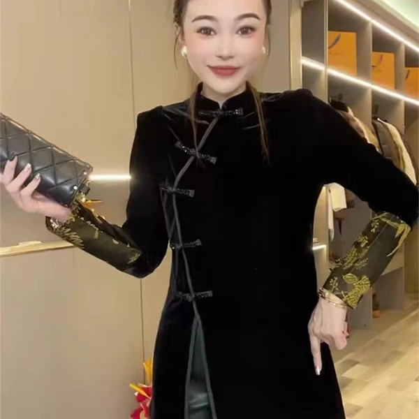 23416新中式复古盘扣丝绒旗袍上衣女2024秋冬新款开叉长袖T恤潮