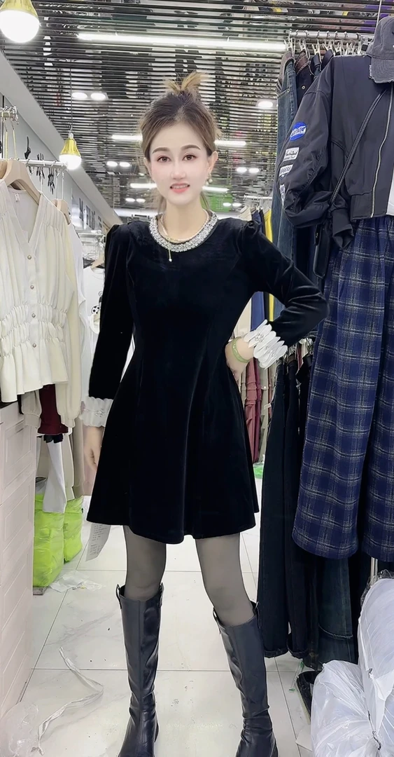 重工领丝绒显瘦连衣裙