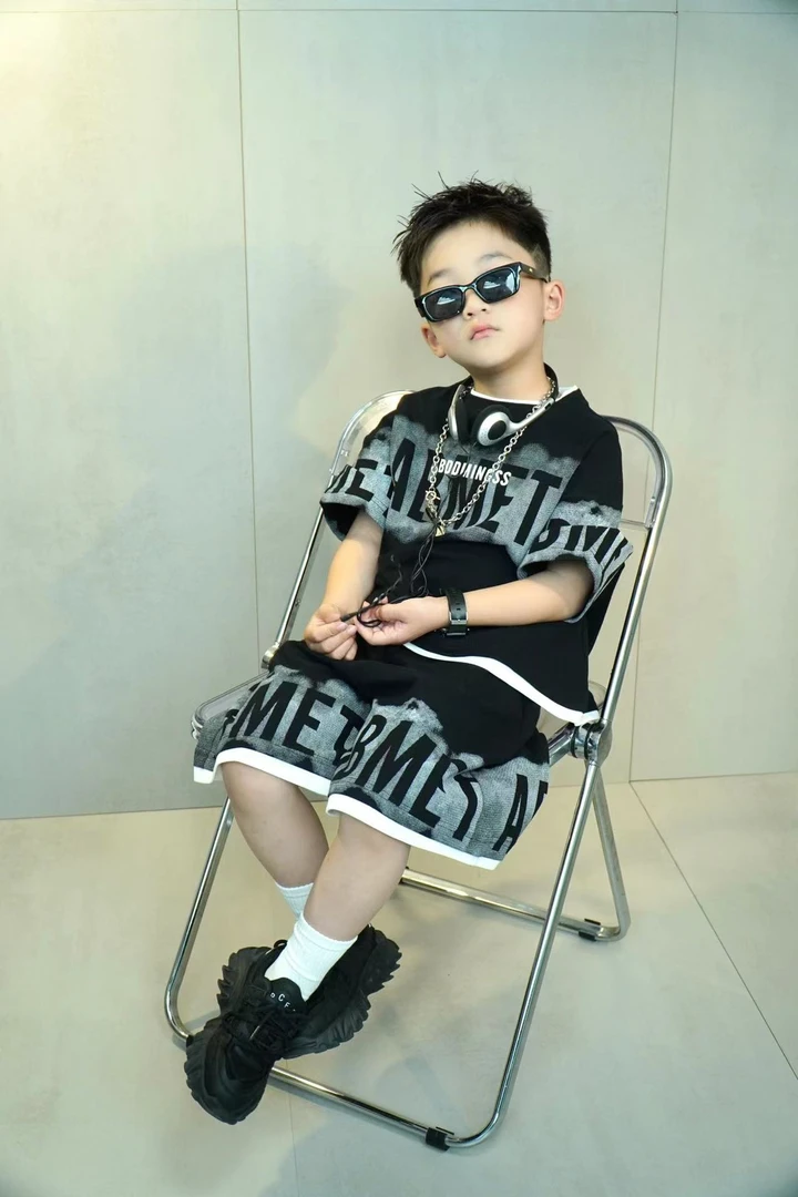 【闹闹】男童夏款运动休闲中大童洋气男孩子两件套装短袖短裤TZ2019