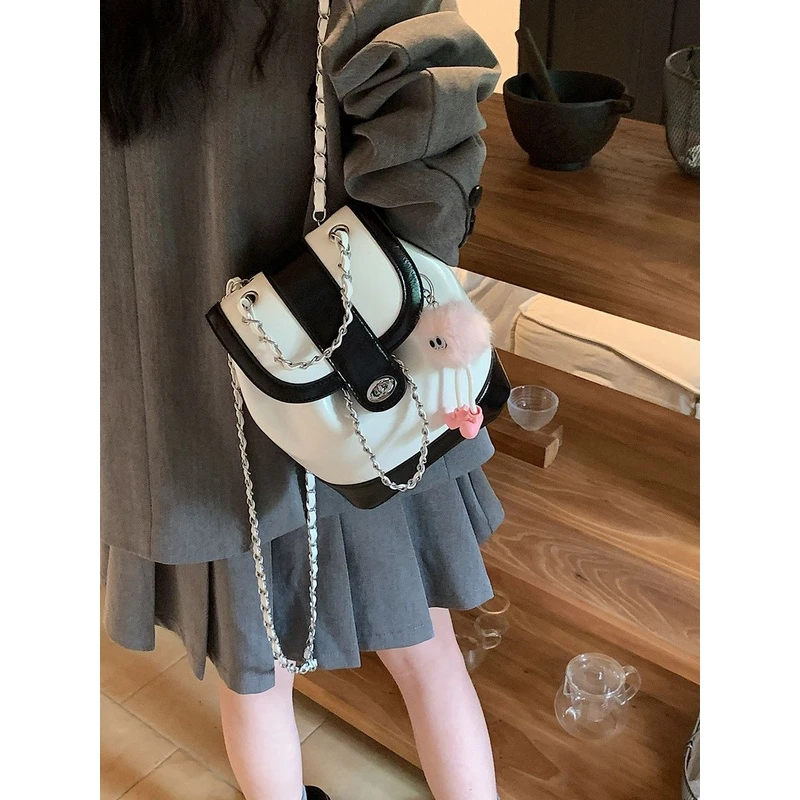 2024新款网红款小香风水桶链条双肩包包女背包百搭旅游小书包爆款