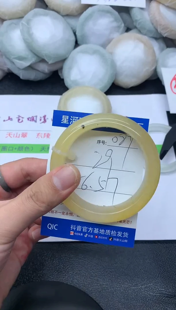 【闪购商品】石英质玉手镯未镶嵌089天然玉石手镯