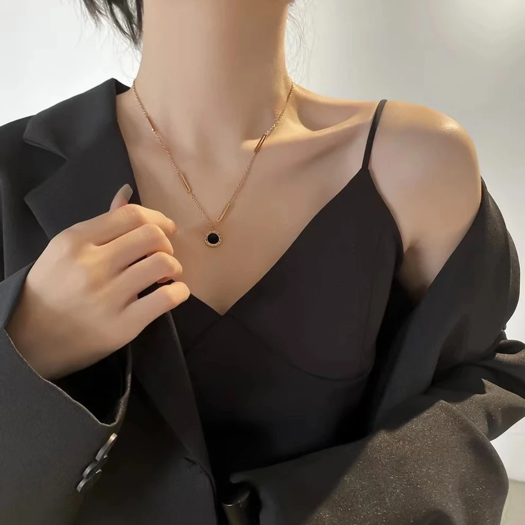 钛钢项链 不掉色罗马数字黑白圆牌项链女气质轻奢锁骨链时尚饰品