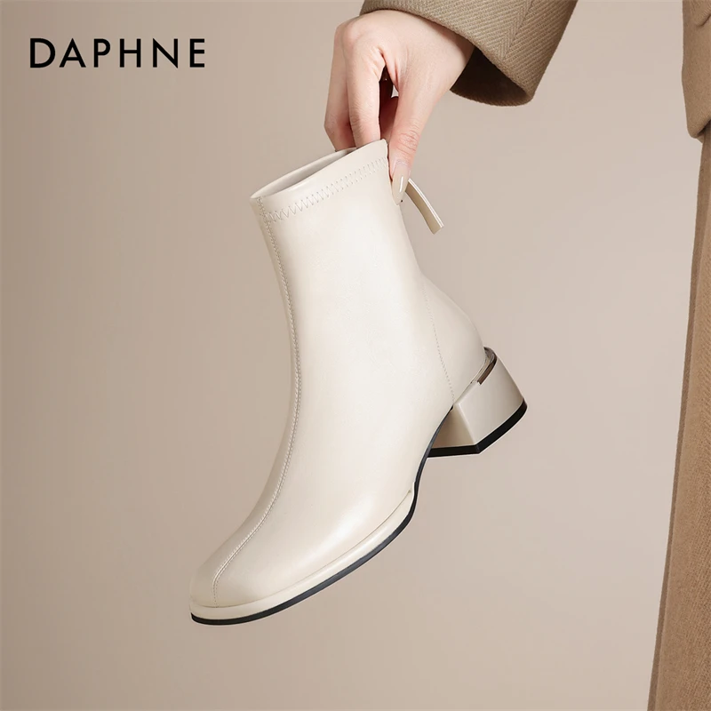 达芙妮品牌正品女士25新冬季时装靴时尚百搭粗跟方头瘦瘦靴英伦风