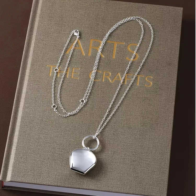 铜项链 长款空心铃铛吊坠项链女秋冬轻奢小众设计时髦百搭毛衣链