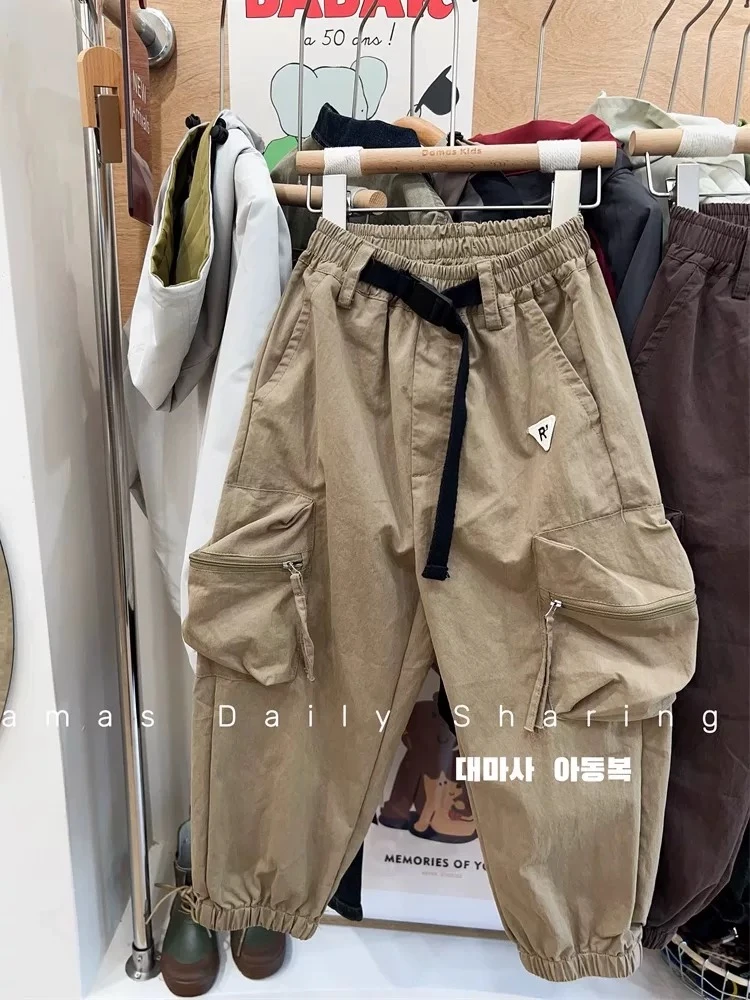 韩国儿童2024秋季立体大口袋三角字母贴水洗标纯棉百搭工装裤