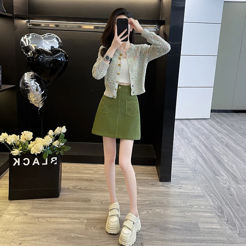 秋季新款韩版多巴胺穿搭时尚气质女装针织开衫长袖绿色高腰短裙潮