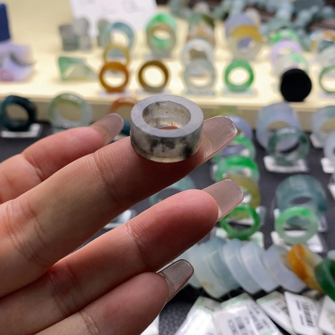 定制翡翠未镶嵌圈口