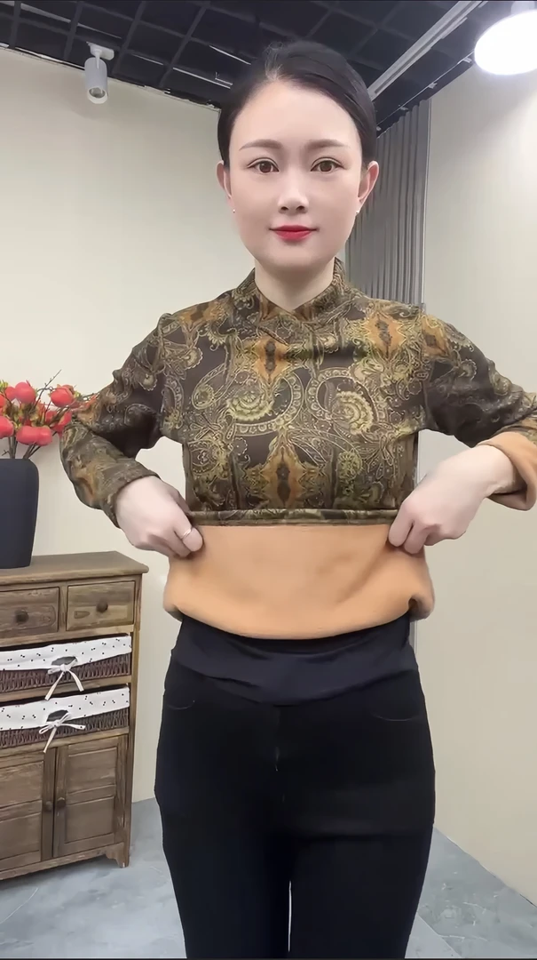 2024妈妈装秋冬加绒保暖碎花打底衫中老年女装长袖立领时尚小衫