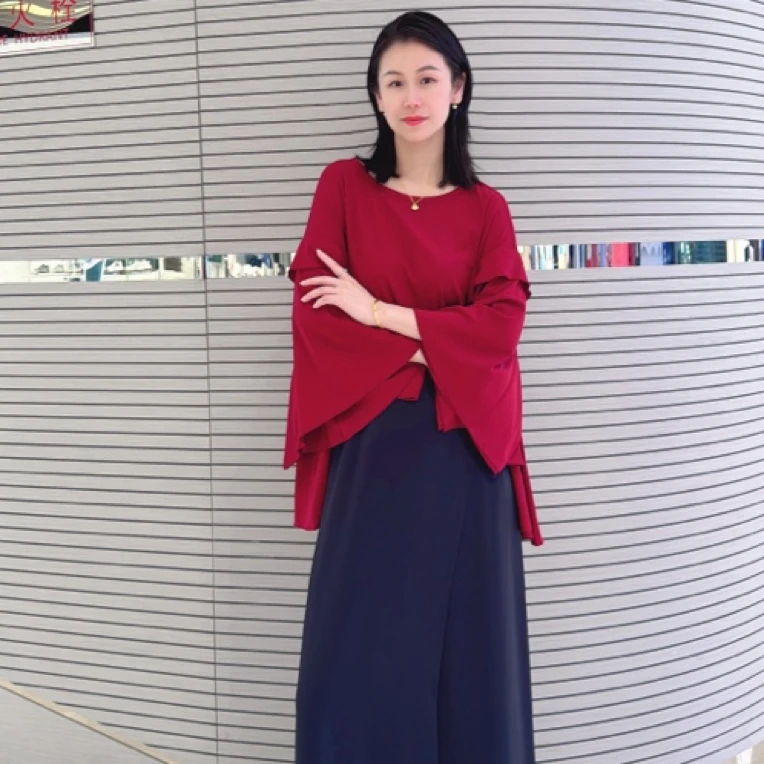 阿玛施圆领荷叶边造型T恤气质时尚